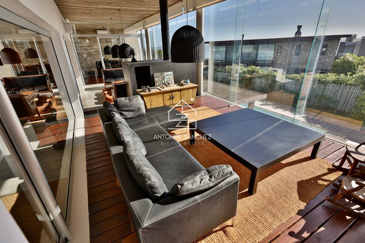 Casa ID.4980 - Casa de diseño en alquiler temporal. 4 dormitorios en suite a 50 mts del mar