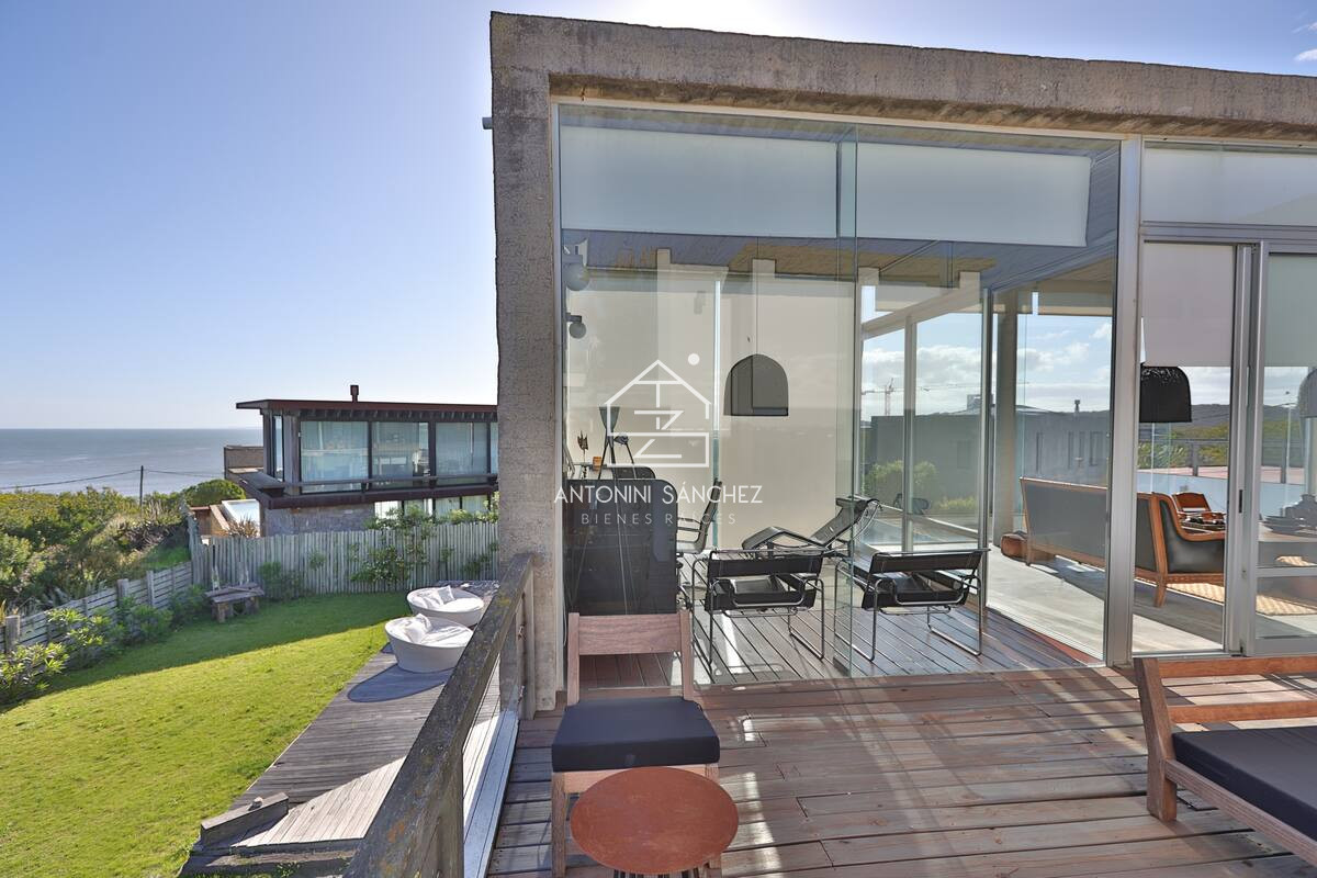 Casa ID.4980 - Casa de diseño en alquiler temporal. 4 dormitorios en suite a 50 mts del mar