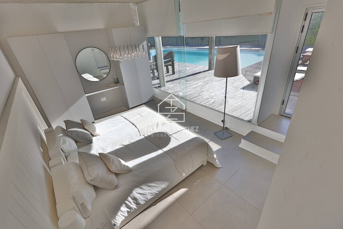 Casa ID.4980 - Casa de diseño en alquiler temporal. 4 dormitorios en suite a 50 mts del mar