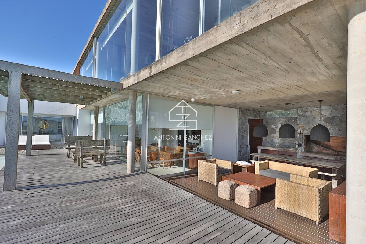 Casa ID.4980 - Casa de diseño en alquiler temporal. 4 dormitorios en suite a 50 mts del mar