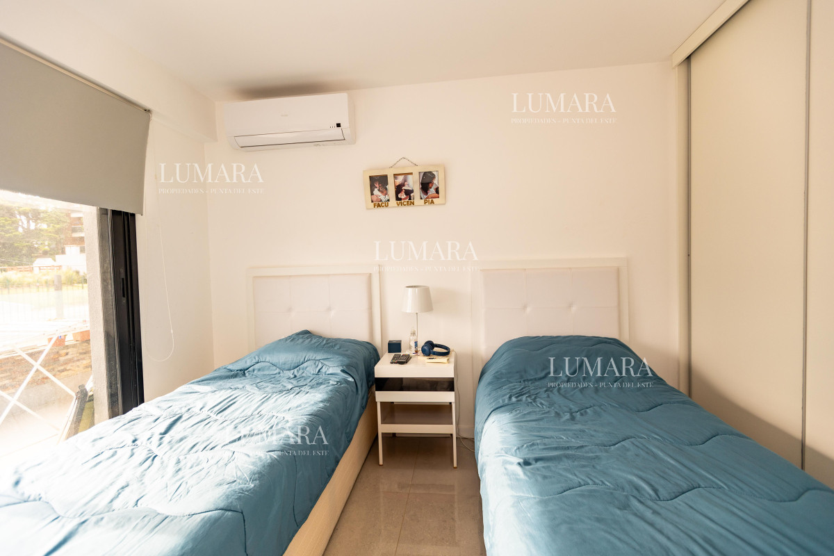 Apartamento ID.3014 - Amplio apto de 2 dorm y 3 baños con vista a Playa Mansa. 