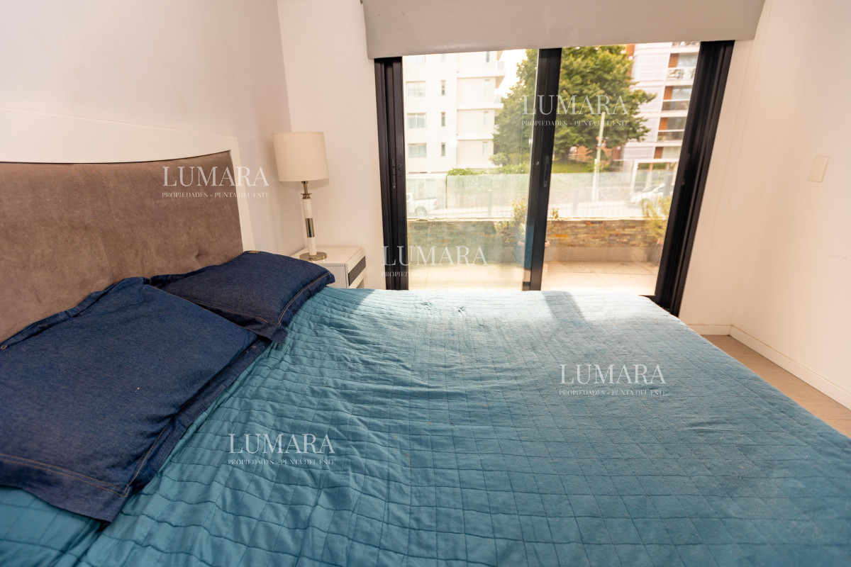 Apartamento ID.3014 - Amplio apto de 2 dorm y 3 baños con vista a Playa Mansa. 