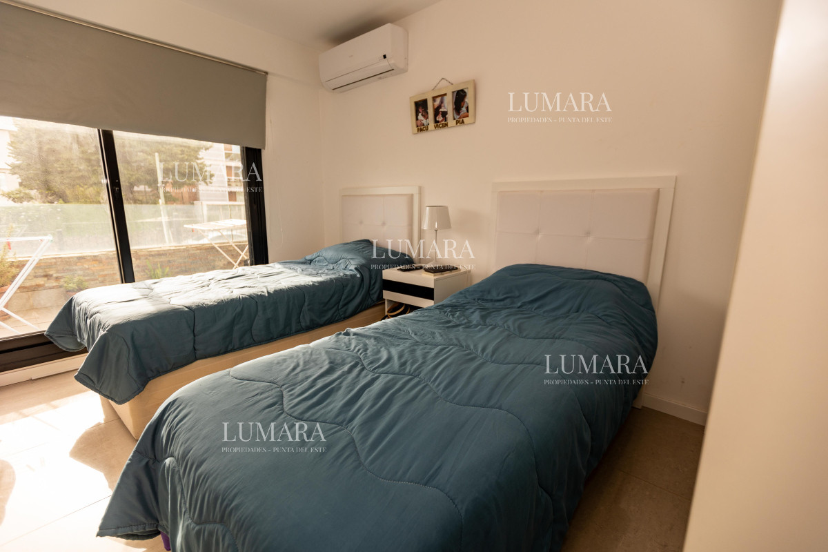 Apartamento ID.3014 - Amplio apto de 2 dorm y 3 baños con vista a Playa Mansa. 