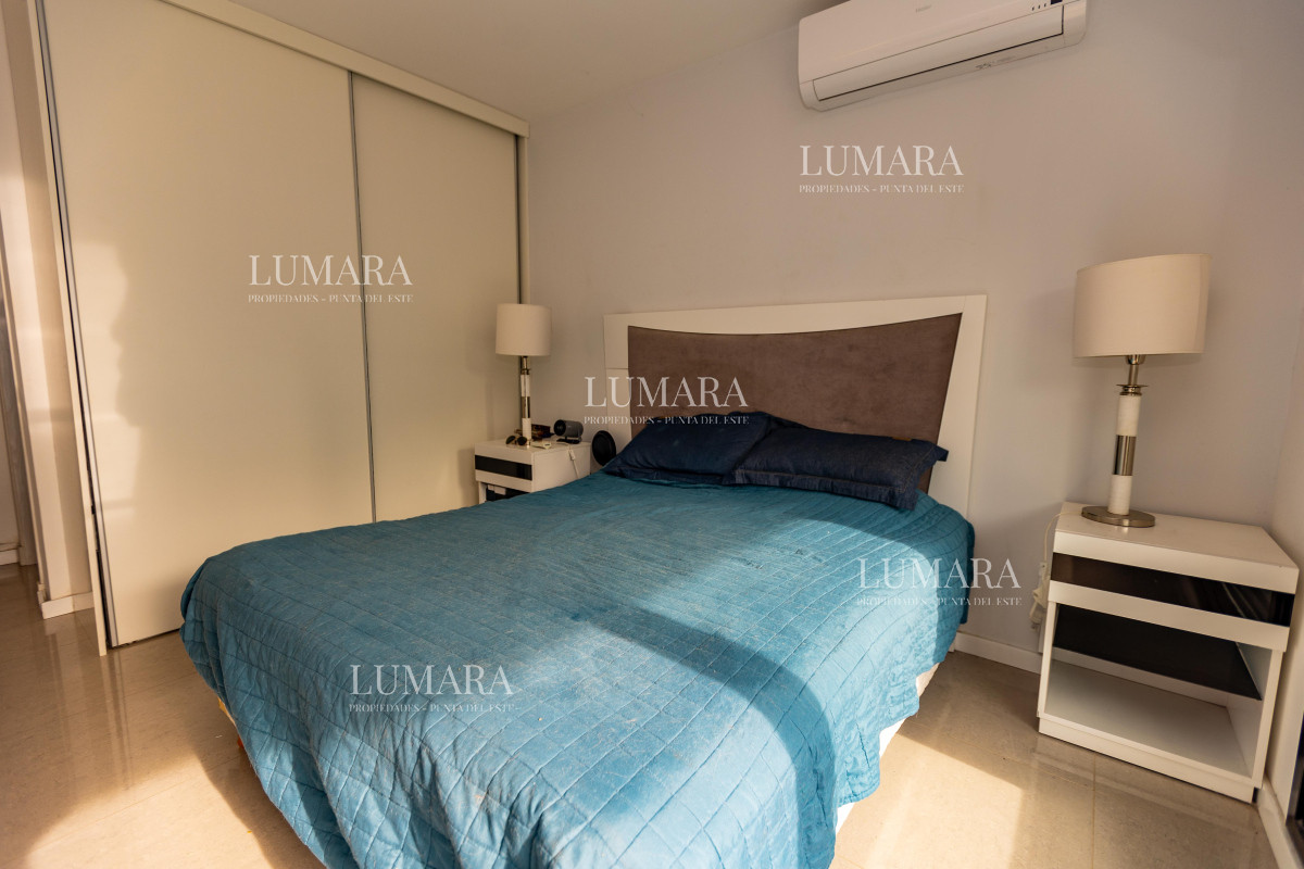 Apartamento ID.3014 - Amplio apto de 2 dorm y 3 baños con vista a Playa Mansa. 