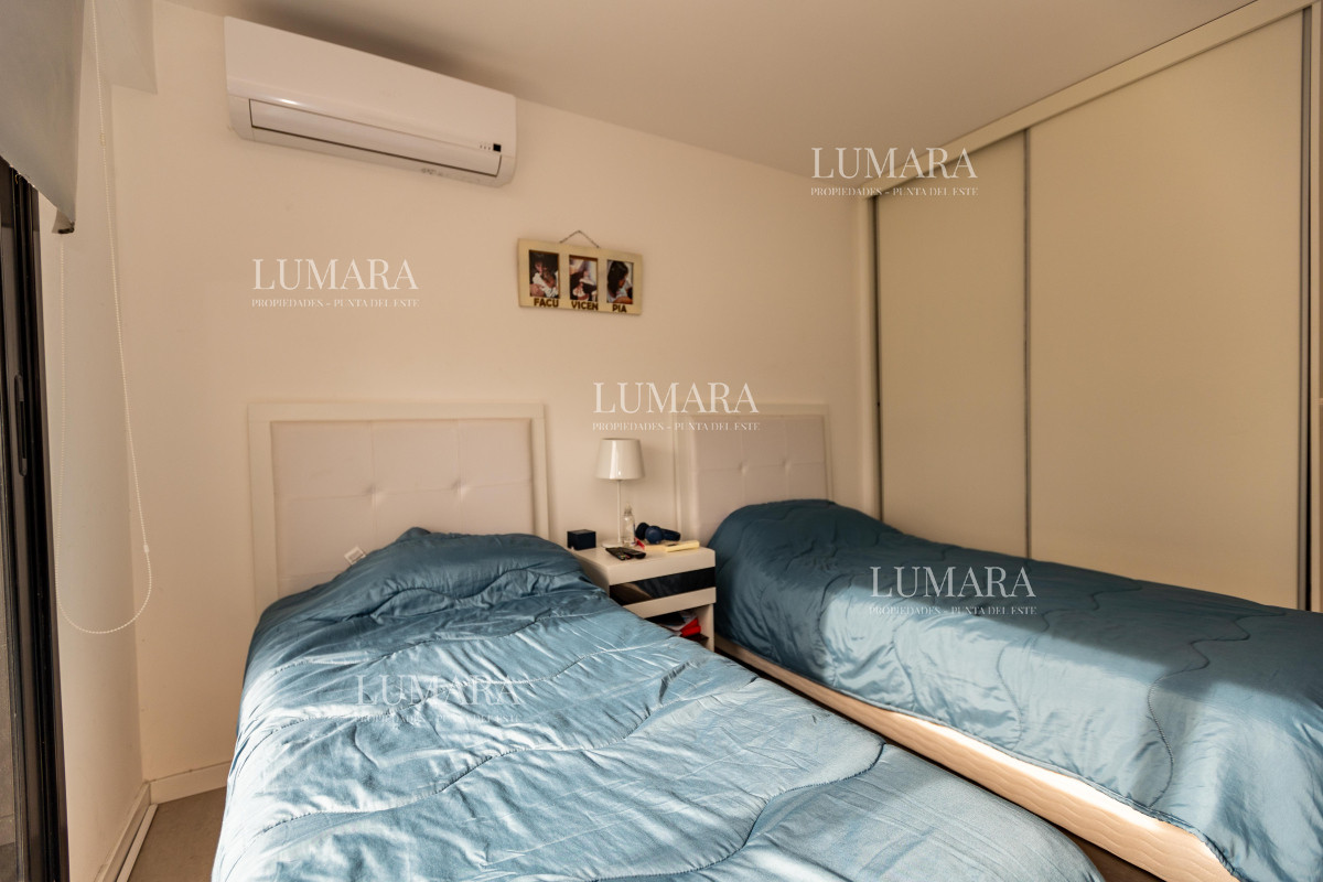 Apartamento ID.3014 - Amplio apto de 2 dorm y 3 baños con vista a Playa Mansa. 