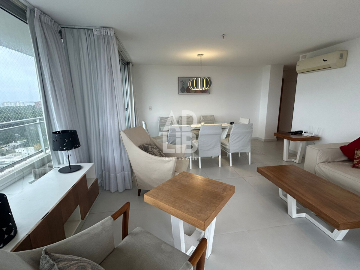 Apartamento ID.770 - Alquiler anual apto de 3 dormitorios en piso alto en Roosevelt.