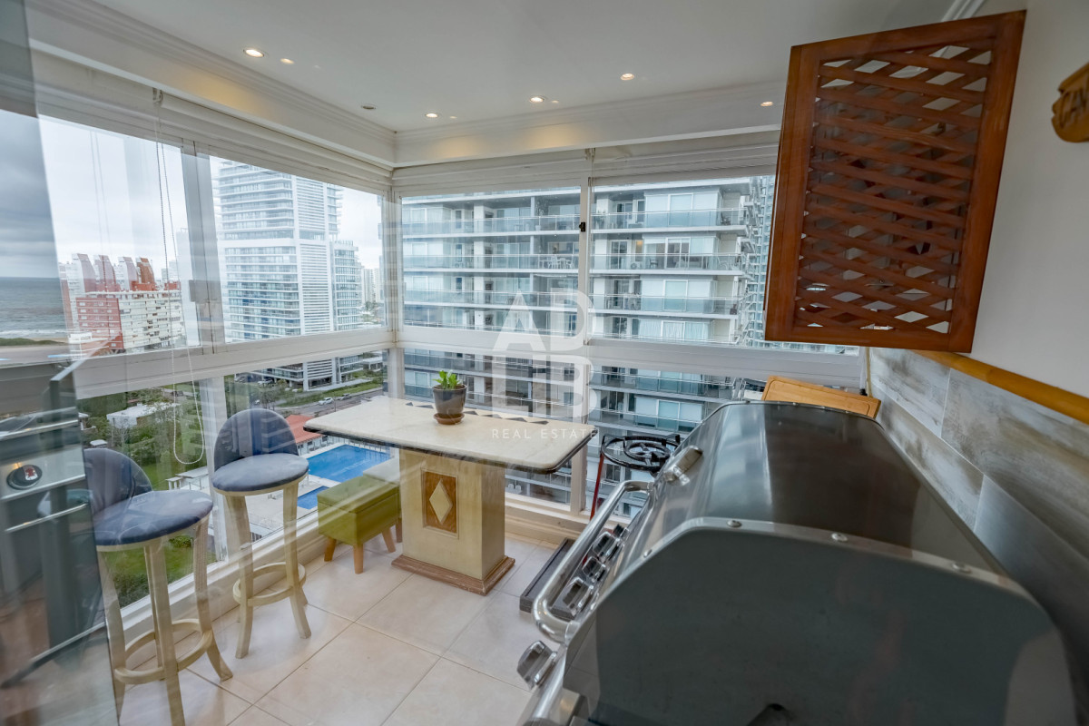 Apartamento ID.469 - Apto de 3 dormitorios unificado en edificio Long Beach! Piso alto con vista al mar