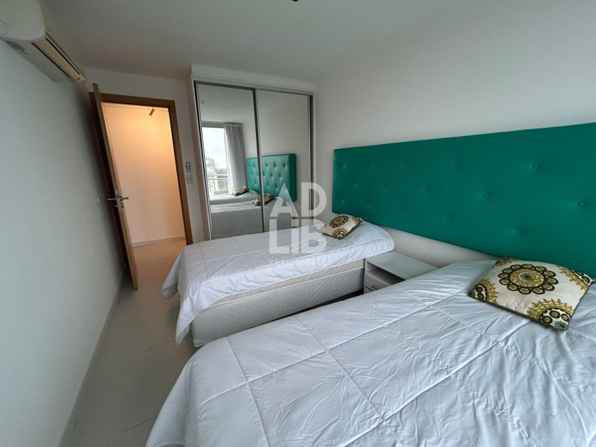 Apartamento ID.770 - Alquiler anual apto de 3 dormitorios en piso alto en Roosevelt.