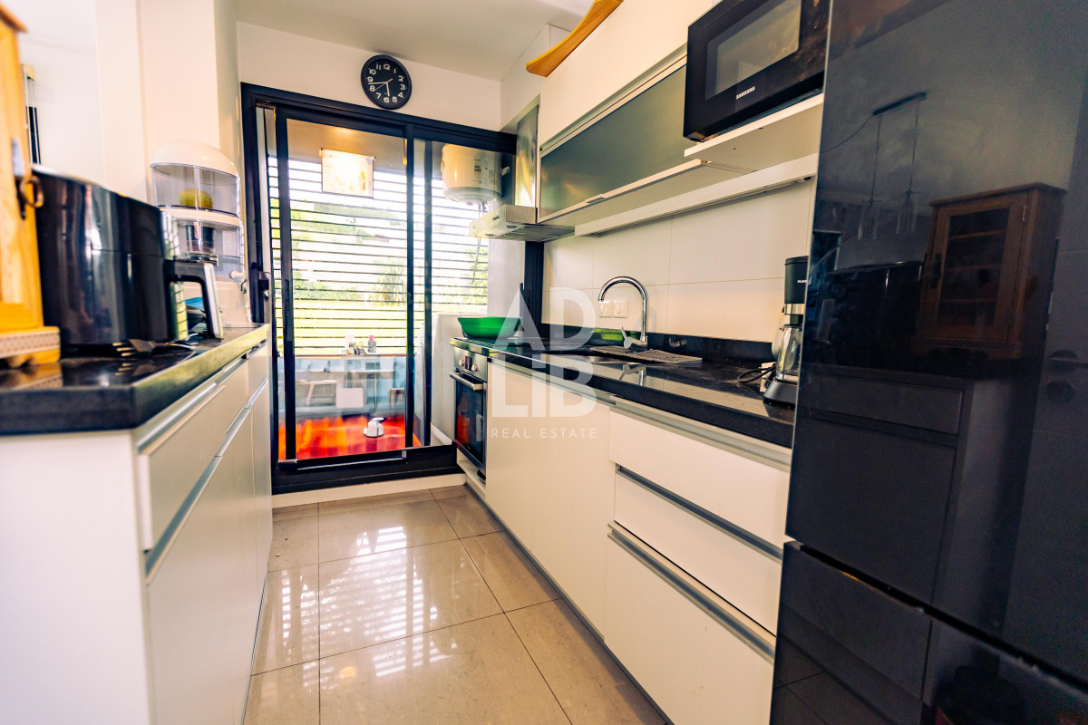 Apartamento ID.543 - Amplio apto de 2 dorm y 3 baños con vista a Playa Mansa. 