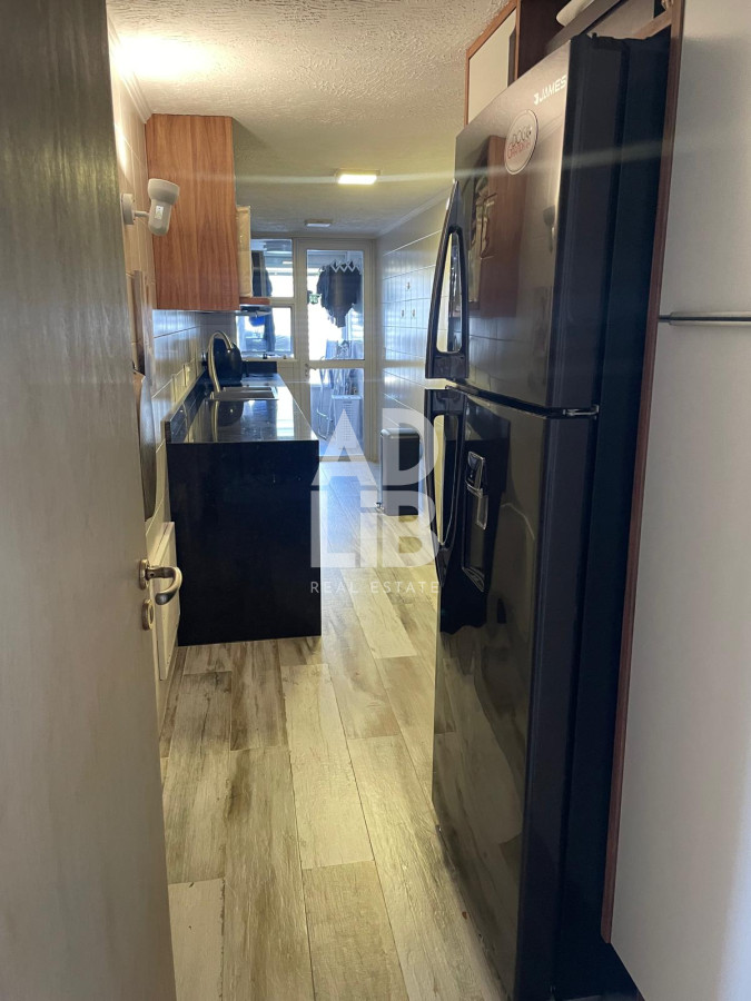 Apartamento ID.469 - Hermoso apto de 2 dorm y medio en venta Edificio Long Beach reciclado. Vista a Brava 