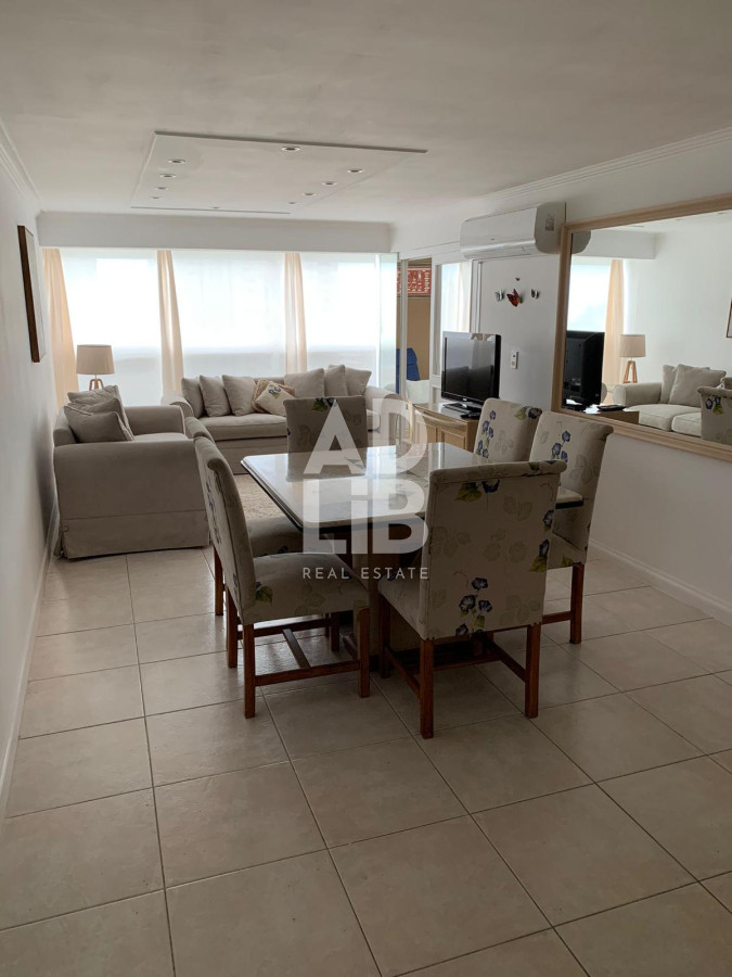 Apartamento ID.469 - Hermoso apto de 2 dorm y medio en venta Edificio Long Beach reciclado. Vista a Brava 
