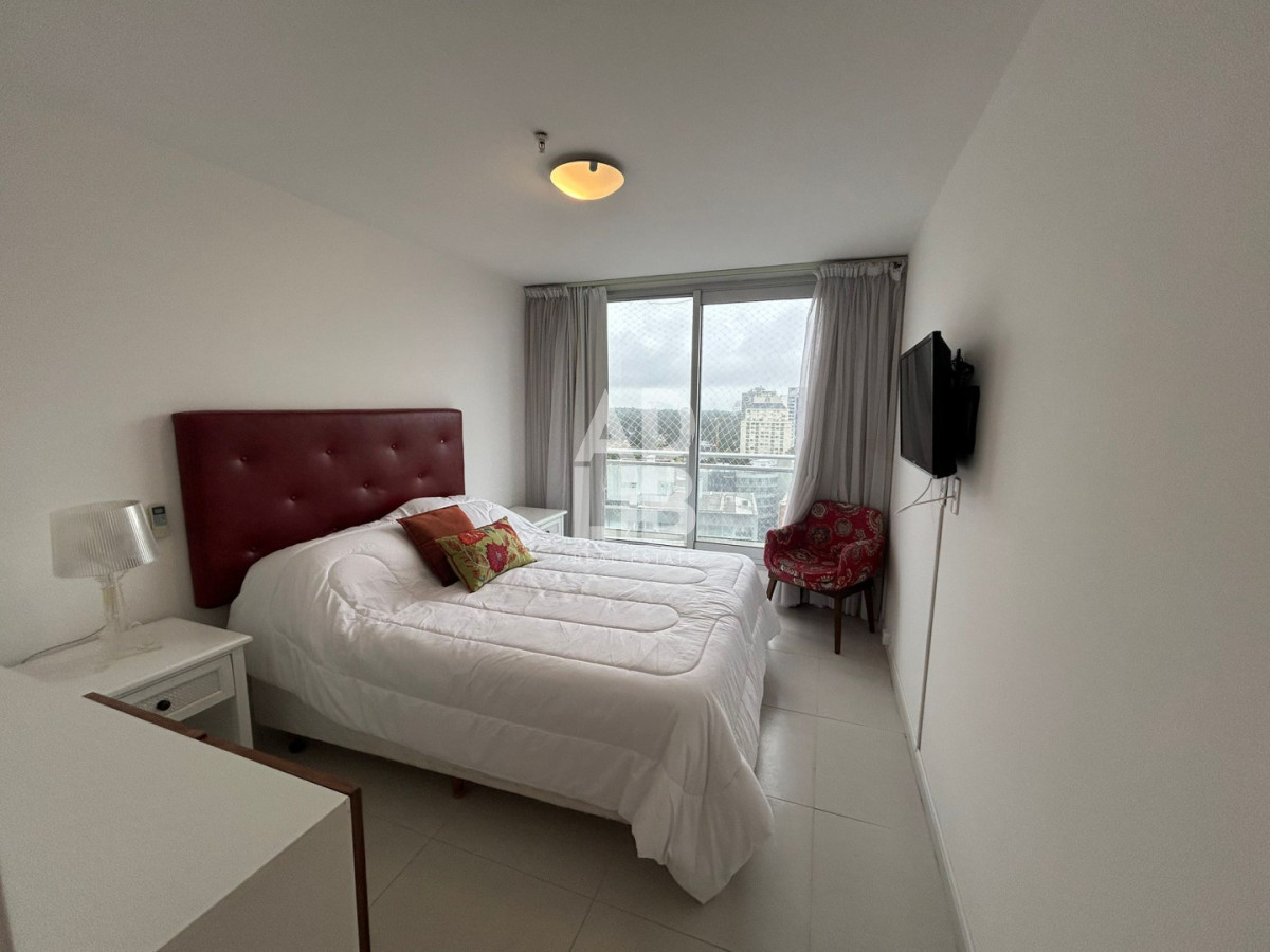 Apartamento ID.770 - Alquiler anual apto de 3 dormitorios en piso alto en Roosevelt.