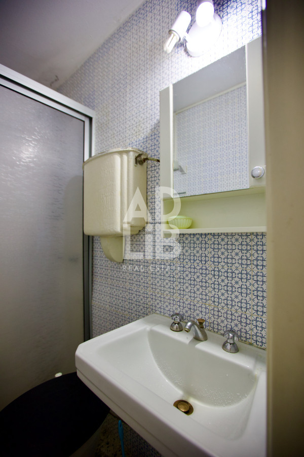 Apartamento ID.453 - Apto de 2 dormitorios y 2 baños en edificio Apolo. Piso alto y vista despejada a Playa Mansa.