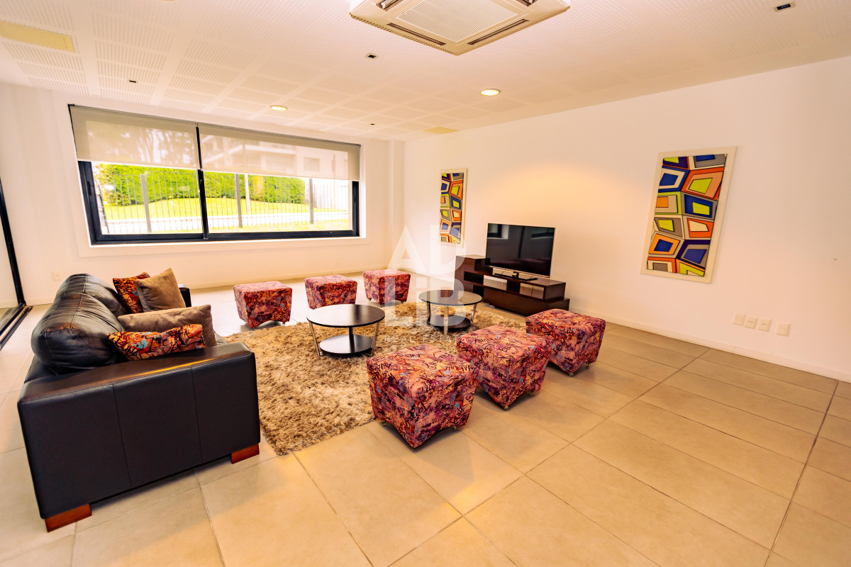 Apartamento ID.543 - Amplio apto de 2 dorm y 3 baños con vista a Playa Mansa. 