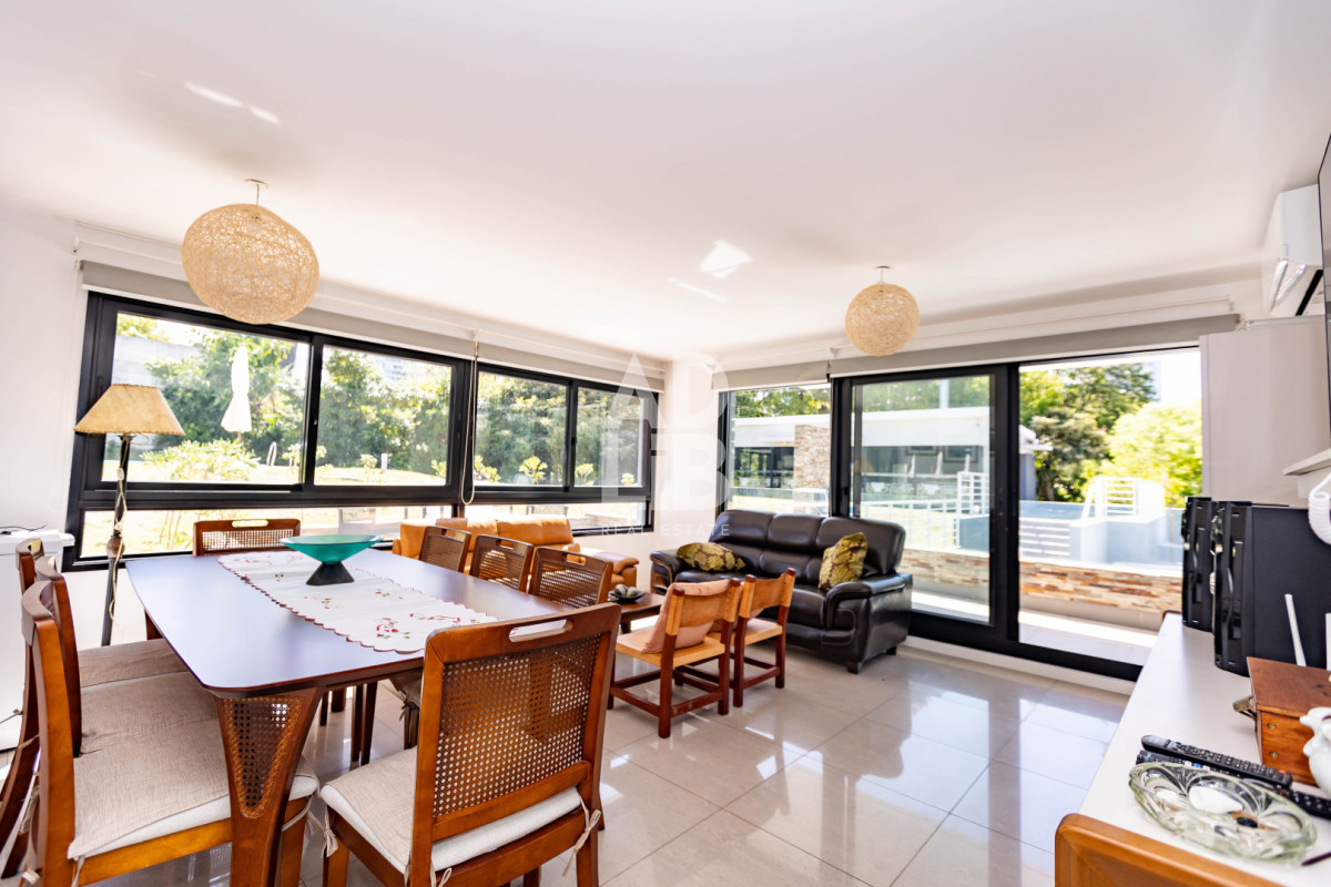 Apartamento ID.779 - Apto de 2 dorm y 2 baños en Edificio Tiziano