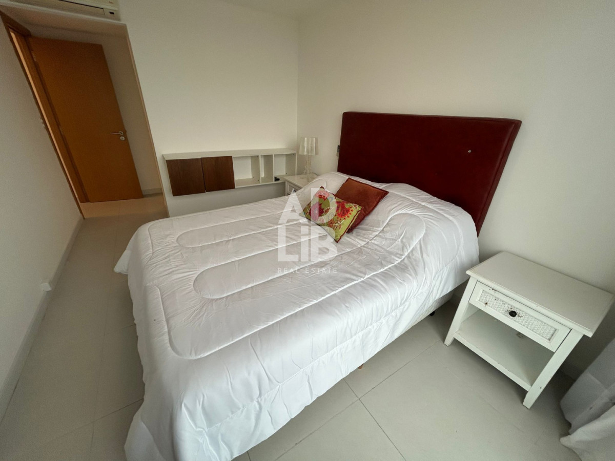 Apartamento ID.770 - Alquiler anual apto de 3 dormitorios en piso alto en Roosevelt.