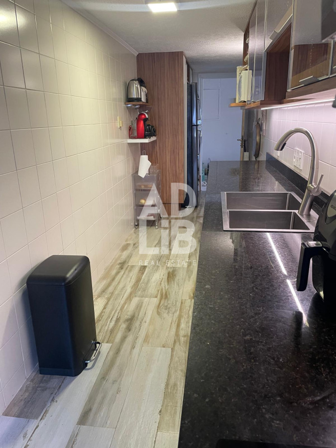 Apartamento ID.469 - Hermoso apto de 2 dorm y medio en venta Edificio Long Beach reciclado. Vista a Brava 