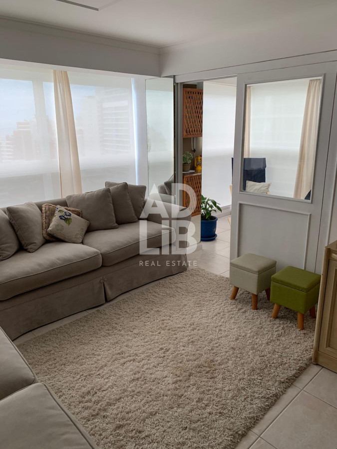 Apartamento ID.469 - Hermoso apto de 2 dorm y medio en venta Edificio Long Beach reciclado. Vista a Brava 