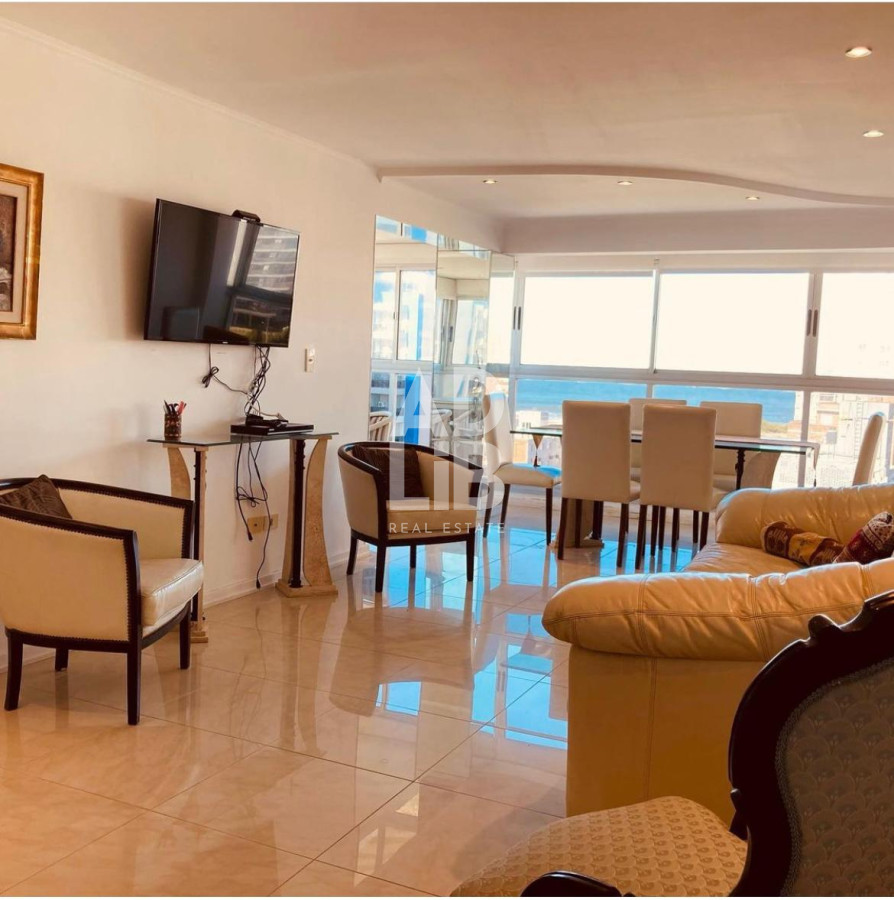 Apartamento ID.410 - Apto de 2 dorm y medio. Vista a Playa Brava. Edificio Long Beach. Excelente orientación!