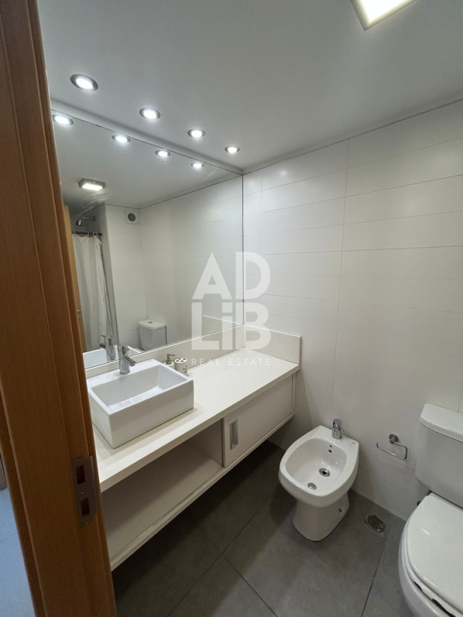 Apartamento ID.770 - Alquiler anual apto de 3 dormitorios en piso alto en Roosevelt.