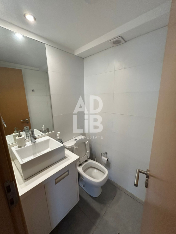 Apartamento ID.770 - Alquiler anual apto de 3 dormitorios en piso alto en Roosevelt.