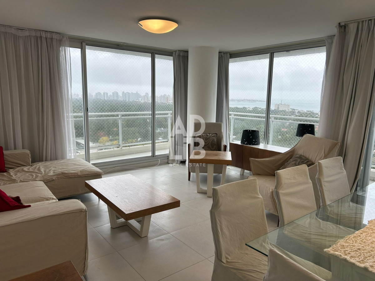 Apartamento ID.770 - Alquiler anual apto de 3 dormitorios en piso alto en Roosevelt.