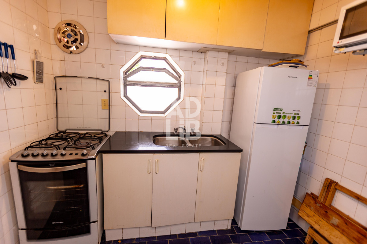 Apartamento ID.542 - Elegante apto de 2 dormitorios en venta en Península con vista a Playa Brava.