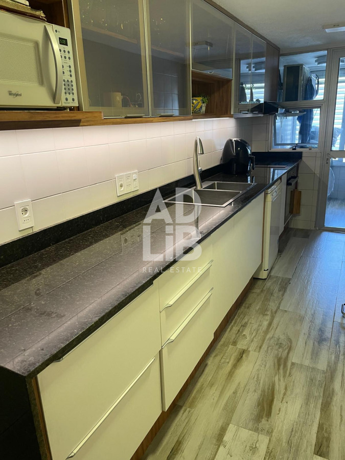 Apartamento ID.469 - Hermoso apto de 2 dorm y medio en venta Edificio Long Beach reciclado. Vista a Brava 