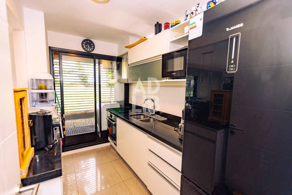 Apartamento ID.543 - Amplio apto de 2 dorm y 3 baños con vista a Playa Mansa. 