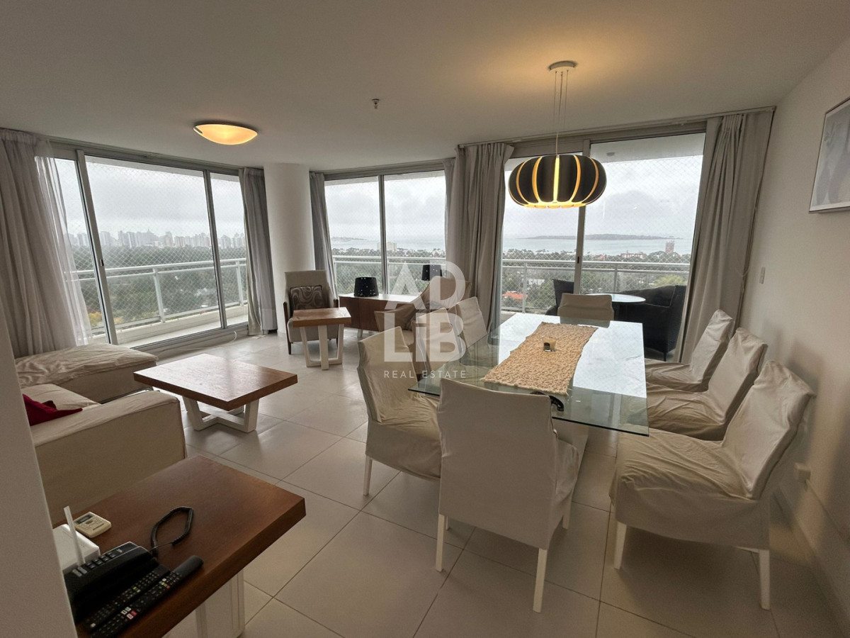 Apartamento ID.770 - Alquiler anual apto de 3 dormitorios en piso alto en Roosevelt.