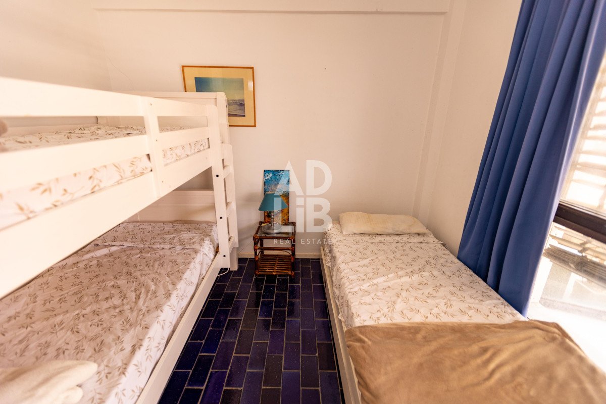 Apartamento ID.542 - Elegante apto de 2 dormitorios en venta en Península con vista a Playa Brava.