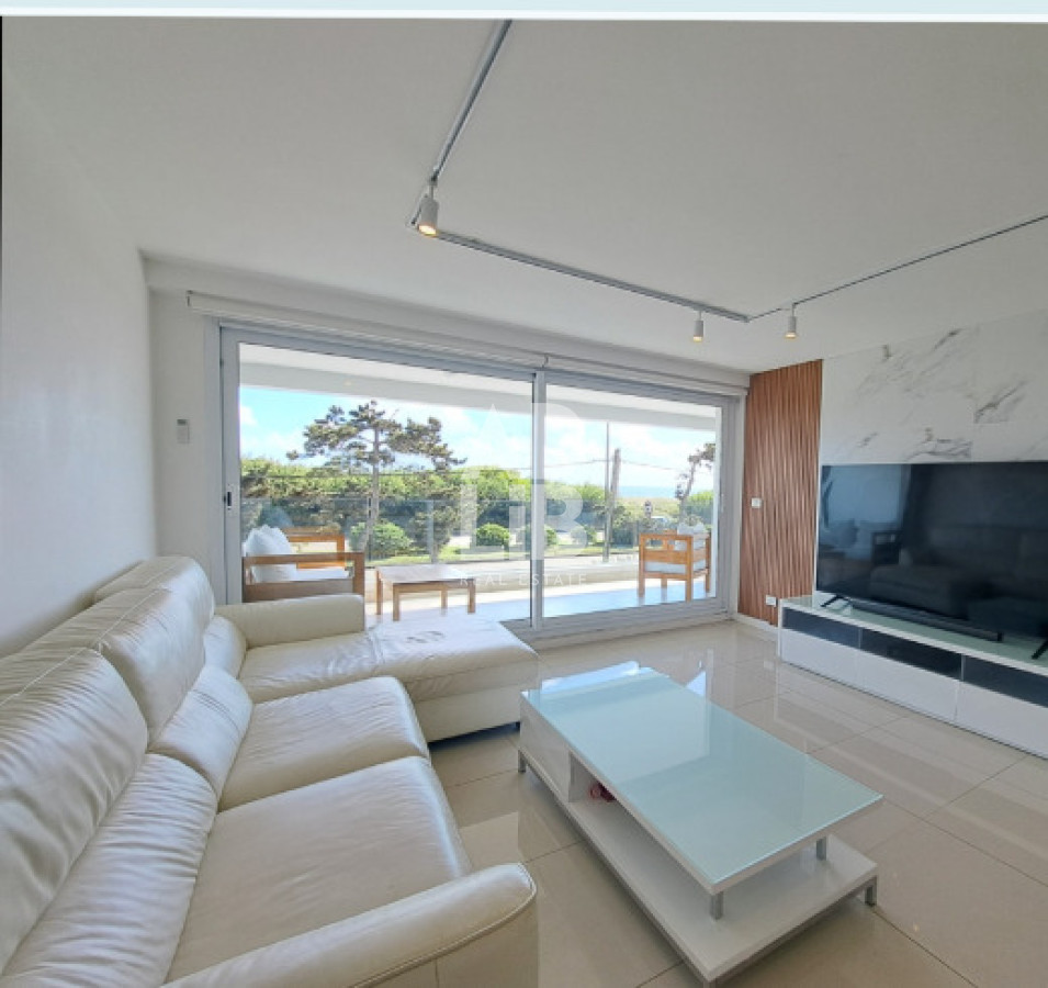 Apartamento ID.709 - Apto de 2 dormitorios en venta en edificio Horizonte con vista al mar. 