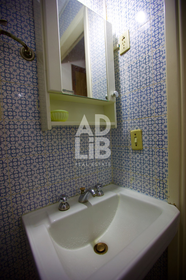 Apartamento ID.453 - Apto de 2 dormitorios y 2 baños en edificio Apolo. Piso alto y vista despejada a Playa Mansa.