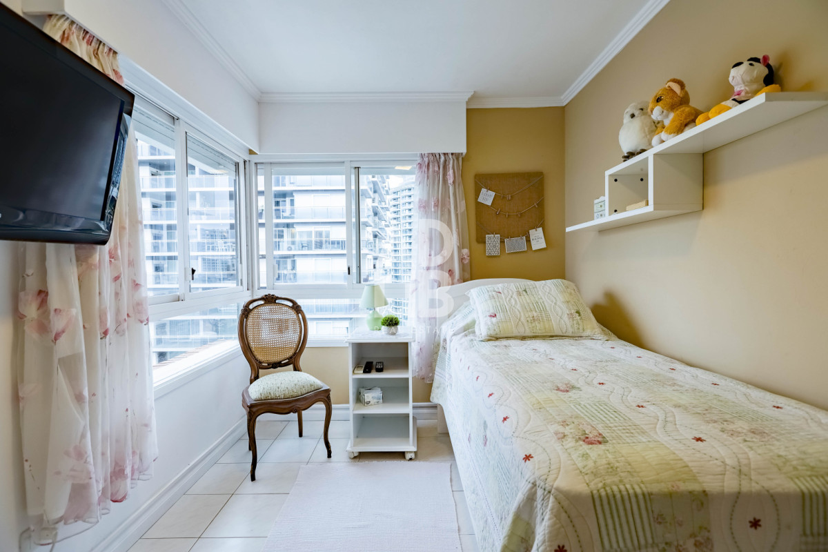 Apartamento ID.469 - Apto de 3 dormitorios unificado en edificio Long Beach! Piso alto con vista al mar