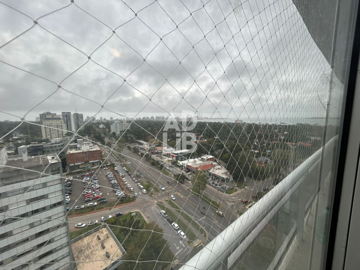 Apartamento ID.770 - Alquiler anual apto de 3 dormitorios en piso alto en Roosevelt.