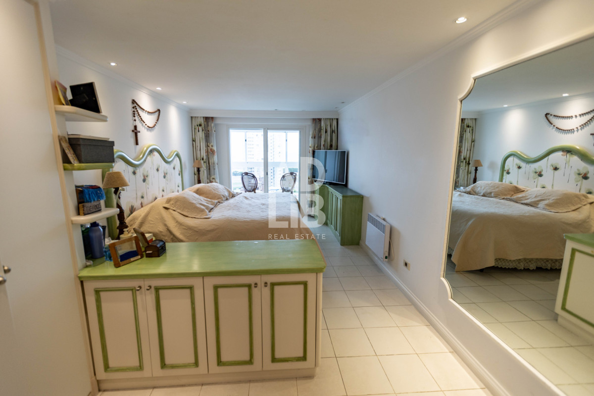 Apartamento ID.469 - Apto de 3 dormitorios unificado en edificio Long Beach! Piso alto con vista al mar