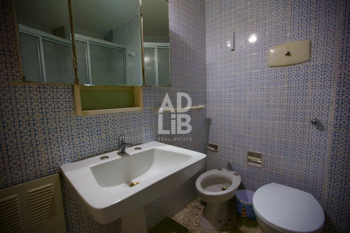 Apartamento ID.453 - Apto de 2 dormitorios y 2 baños en edificio Apolo. Piso alto y vista despejada a Playa Mansa.