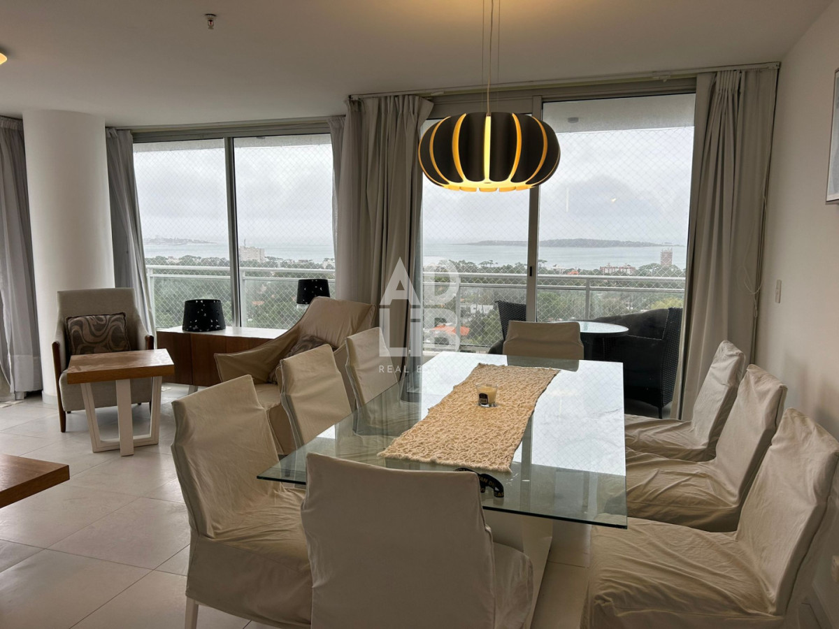 Apartamento ID.770 - Alquiler anual apto de 3 dormitorios en piso alto en Roosevelt.