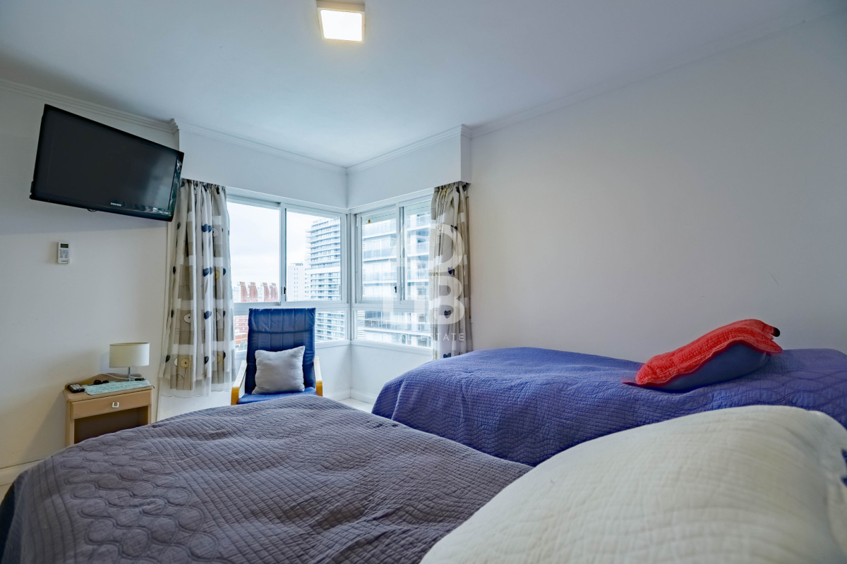 Apartamento ID.469 - Apto de 3 dormitorios unificado en edificio Long Beach! Piso alto con vista al mar