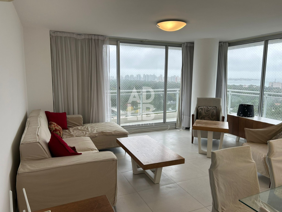 Apartamento ID.770 - Alquiler anual apto de 3 dormitorios en piso alto en Roosevelt.