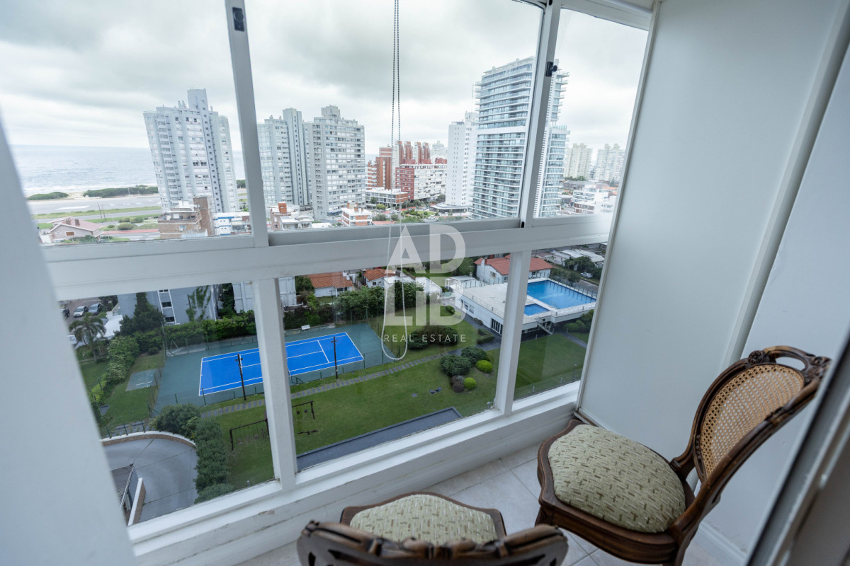 Apartamento ID.469 - Apto de 3 dormitorios unificado en edificio Long Beach! Piso alto con vista al mar