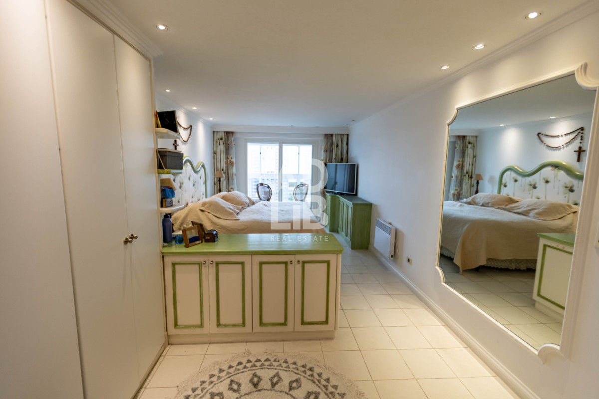 Apartamento ID.469 - Apto de 3 dormitorios unificado en edificio Long Beach! Piso alto con vista al mar