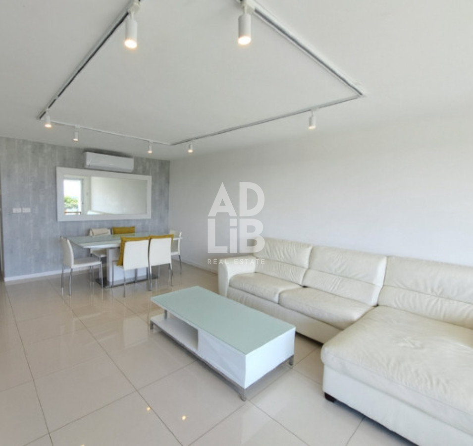 Apartamento ID.709 - Apto de 2 dormitorios en venta en edificio Horizonte con vista al mar. 