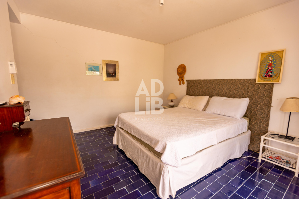 Apartamento ID.542 - Elegante apto de 2 dormitorios en venta en Península con vista a Playa Brava.