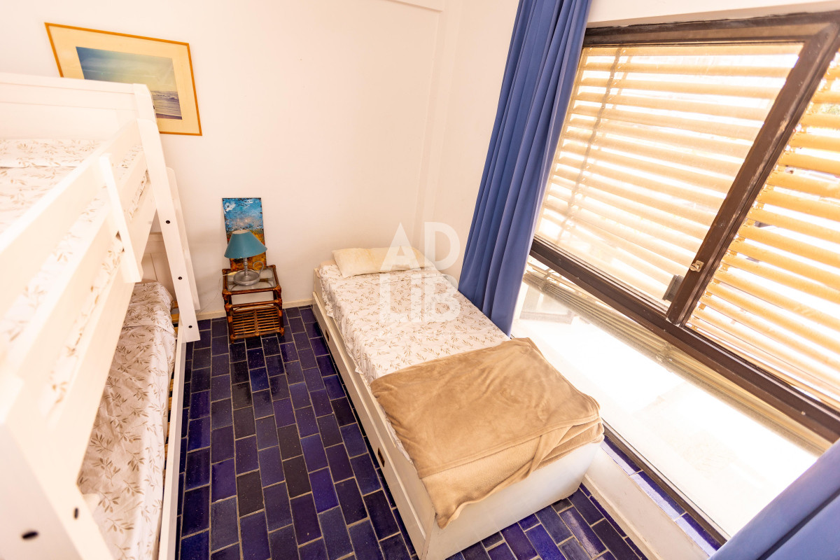Apartamento ID.542 - Elegante apto de 2 dormitorios en venta en Península con vista a Playa Brava.