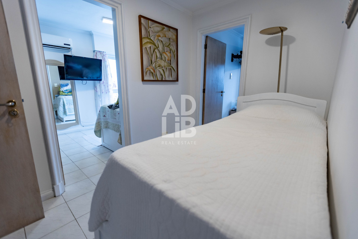 Apartamento ID.469 - Apto de 3 dormitorios unificado en edificio Long Beach! Piso alto con vista al mar