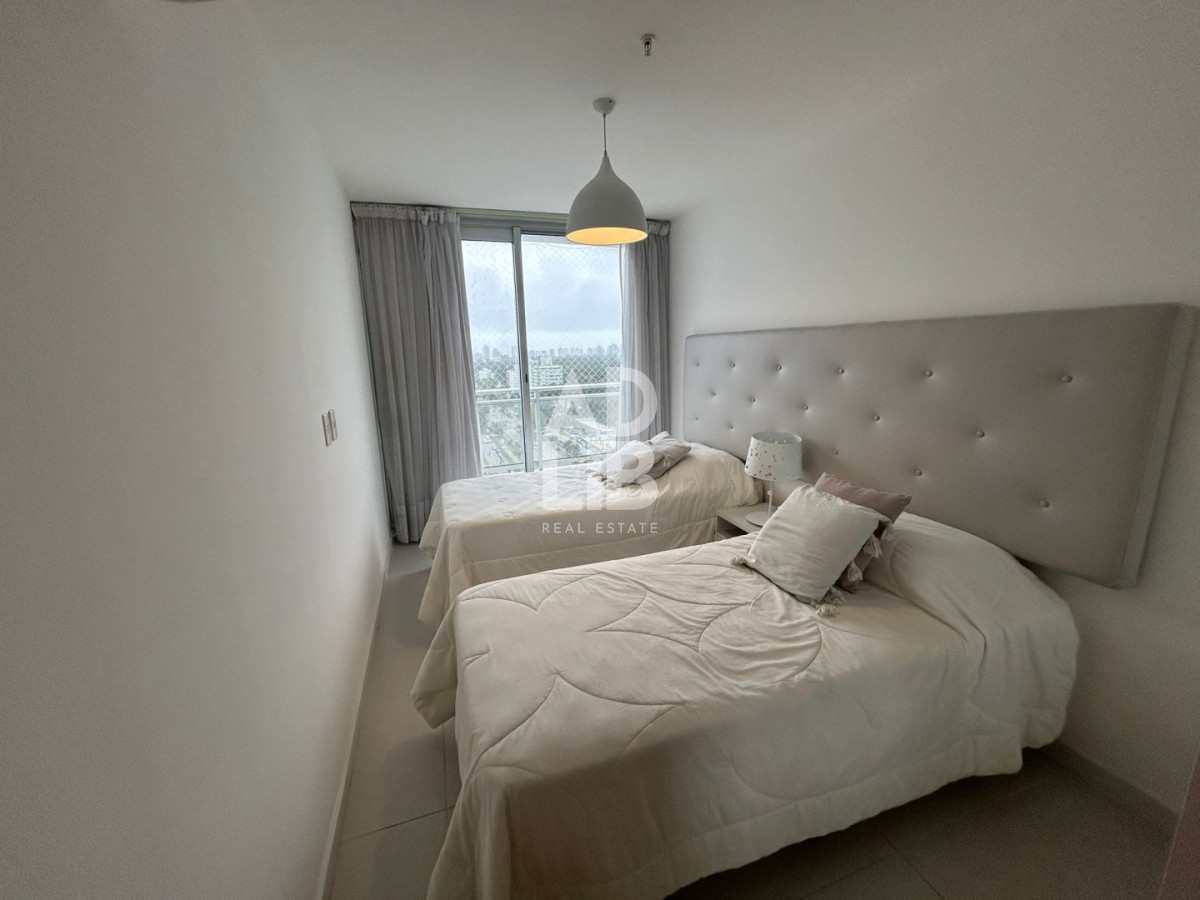 Apartamento ID.770 - Alquiler anual apto de 3 dormitorios en piso alto en Roosevelt.