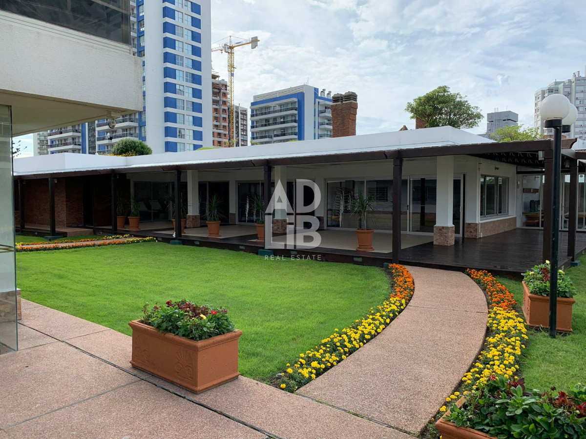 Apartamento ID.469 - Hermoso apto de 2 dorm y medio en venta Edificio Long Beach reciclado. Vista a Brava 
