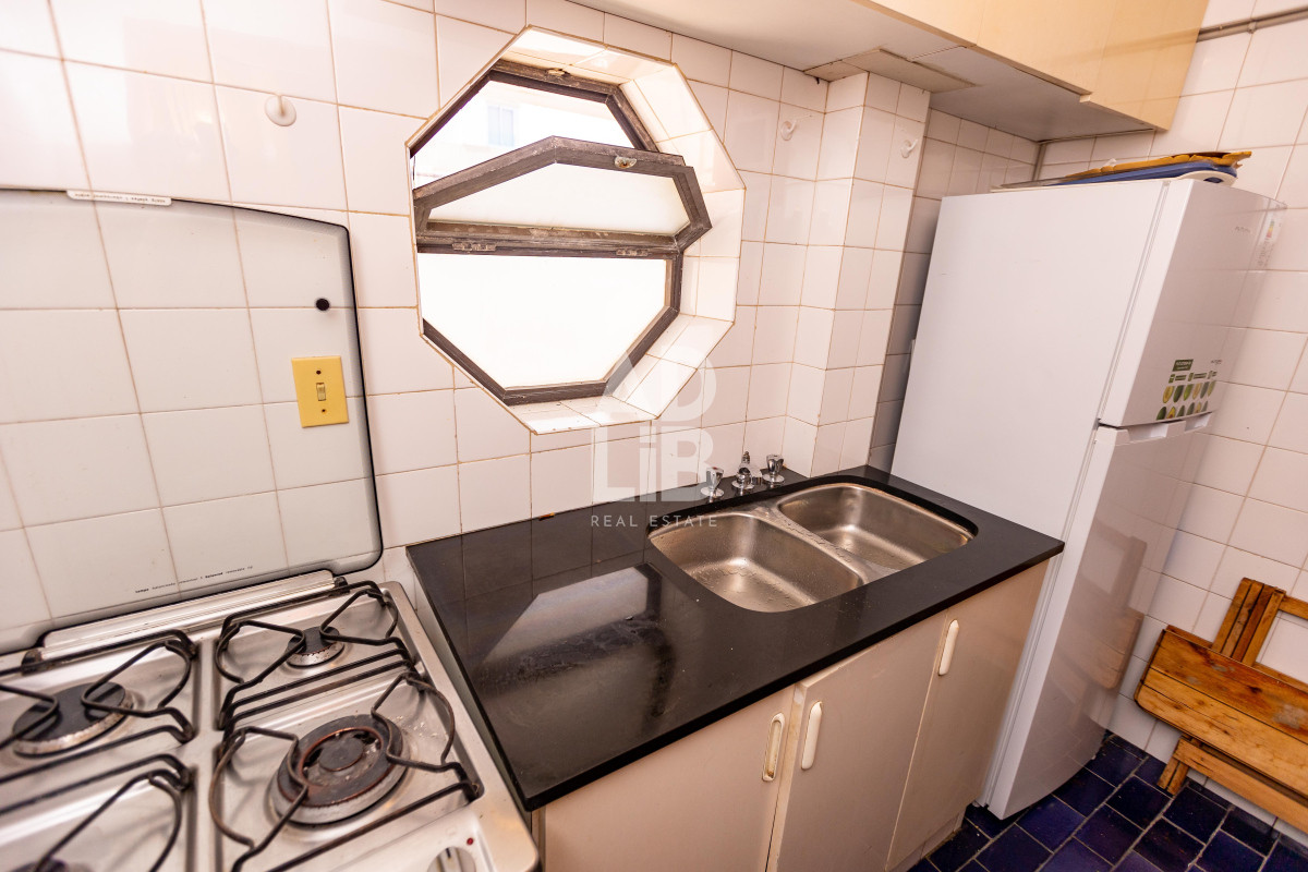 Apartamento ID.542 - Elegante apto de 2 dormitorios en venta en Península con vista a Playa Brava.