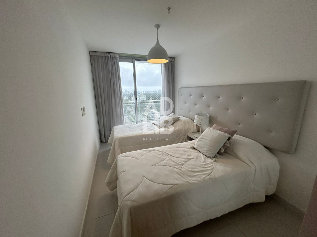 Apartamento ID.770 - Alquiler anual apto de 3 dormitorios en piso alto en Roosevelt.